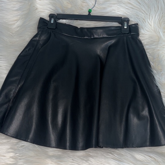 Brand new Short leather skirt - Picture 7 of 8